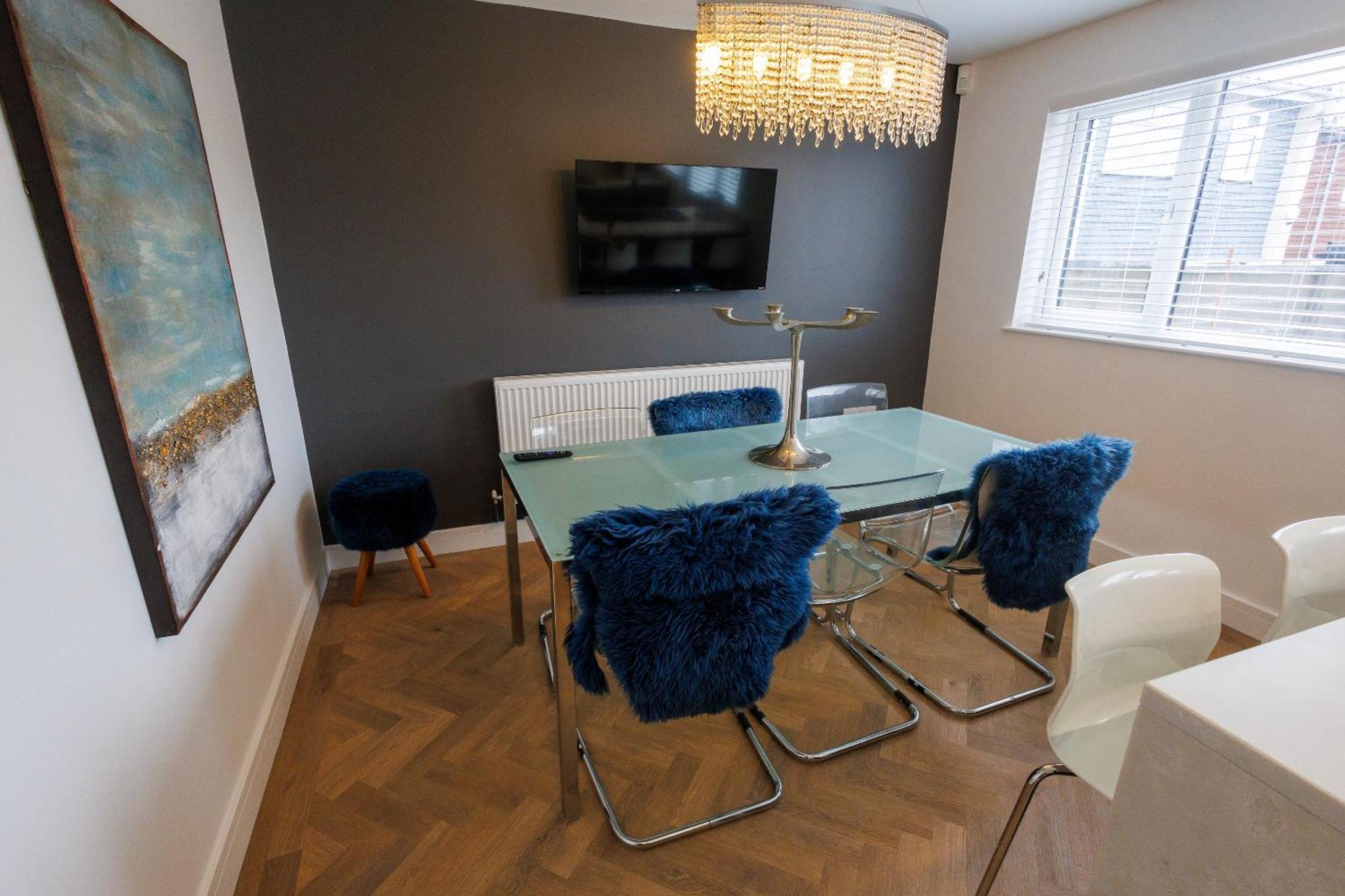 Uber Stylish 3 Bedroom Home Off Road Parking Near Town Centre And Bike Park Wales Merthyr Tydfil Exterior foto