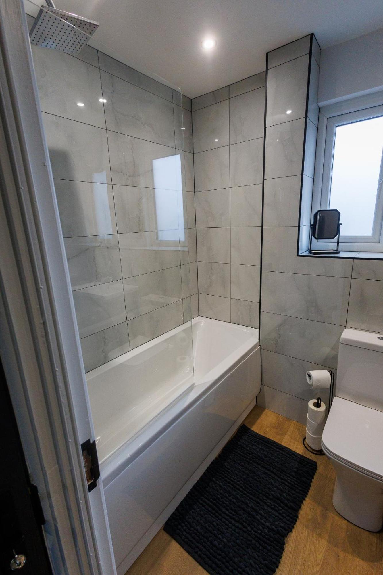 Uber Stylish 3 Bedroom Home Off Road Parking Near Town Centre And Bike Park Wales Merthyr Tydfil Exterior foto
