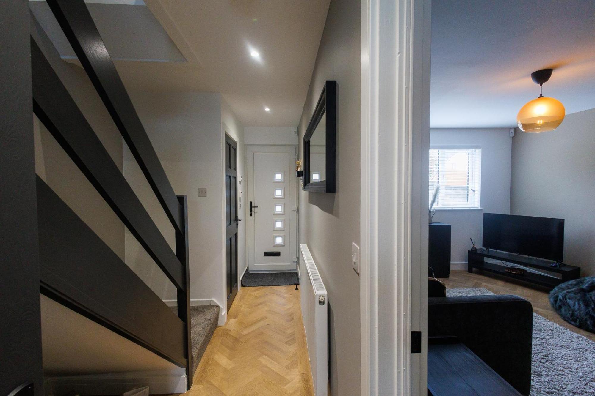 Uber Stylish 3 Bedroom Home Off Road Parking Near Town Centre And Bike Park Wales Merthyr Tydfil Exterior foto